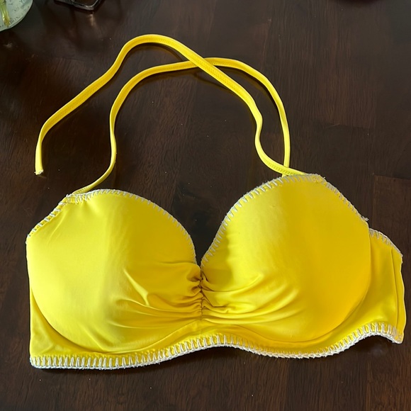 Victoria’s Secret Swimsuit Top - Picture 1 of 3